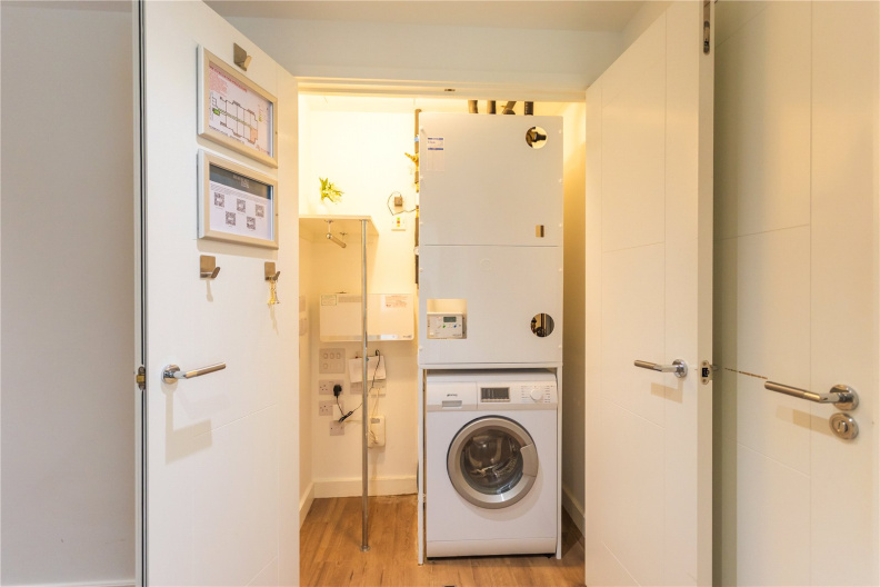 1 bedroom apartments/flats to sale in Beaufort Square, Colindale-image 13