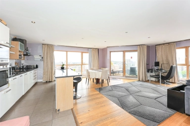 Heritage Avenue, Beaufort Park, Colindale - NW9 view 3