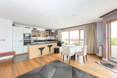 Heritage Avenue, Beaufort Park, Colindale - NW9 view 4