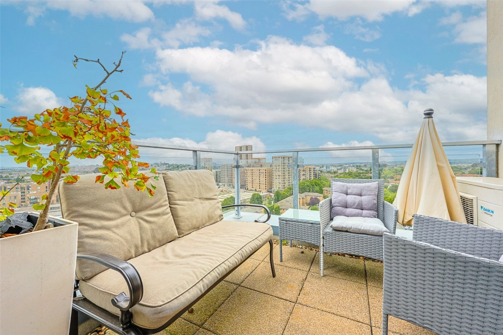 3 bedrooms apartments/flats for sale in Heritage Avenue, Beaufort Park, Colindale - NW9 view 9