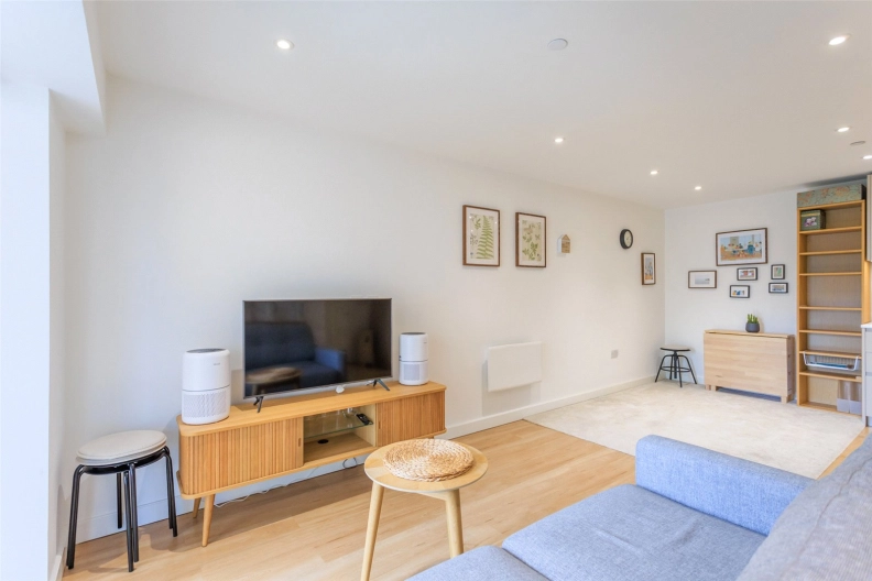 1 bedroom apartments/flats for sale in Caversham Road, Colindale - NW9 view 2
