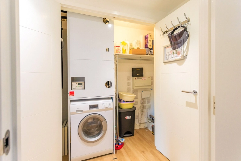 1 bedroom apartments/flats for sale in Caversham Road, Colindale - NW9 view 14