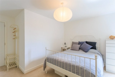 Caversham Road, Colindale - NW9 view 3