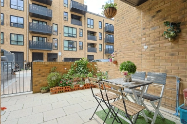 Middle Road, Ealing - W7 view 9