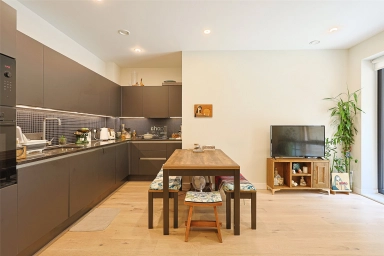 Middle Road, Ealing - W7 view 17