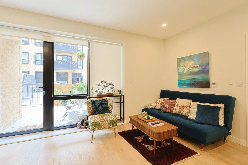 1 bedroom apartments/flats for sale in Middle Road, Ealing - W7 view 5