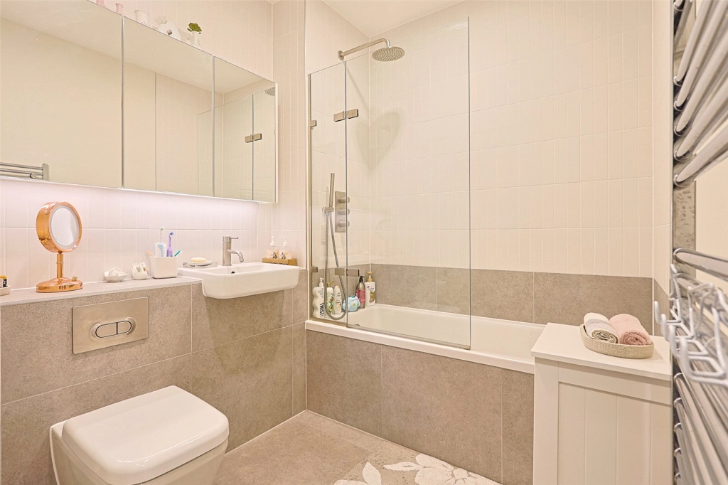 1 bedroom apartments/flats for sale in Middle Road, Ealing - W7 view 8