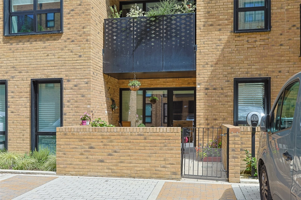 1 bedroom apartments/flats for sale in Middle Road, Ealing - W7 view 10