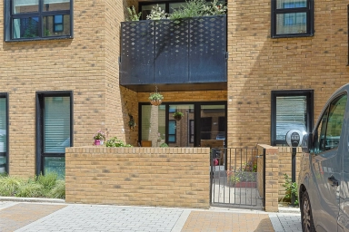 Middle Road, Ealing - W7 view 10