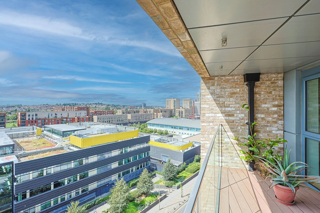 3 bedrooms apartments/flats for sale in Caversham Road, Colindale - NW9 view 11