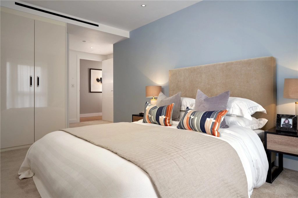 3 bedrooms apartments/flats for sale in Caversham Road, Colindale - NW9 view 7