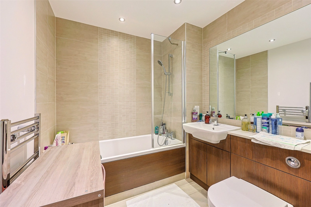 2 bedrooms apartments/flats for sale in Boulevard Drive, Beaufort Park, Colindale - NW9 view 8