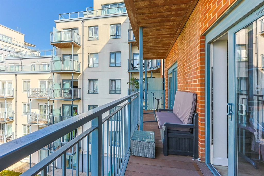 2 bedrooms apartments/flats for sale in Boulevard Drive, Beaufort Park, Colindale - NW9 view 9