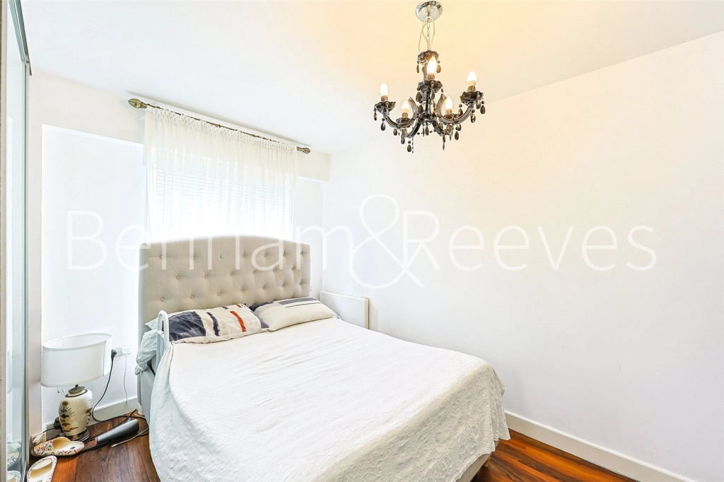 1 bedroom apartments/flats for sale in Heritage Avenue, Beaufort Park, Colindale - NW9 view 5