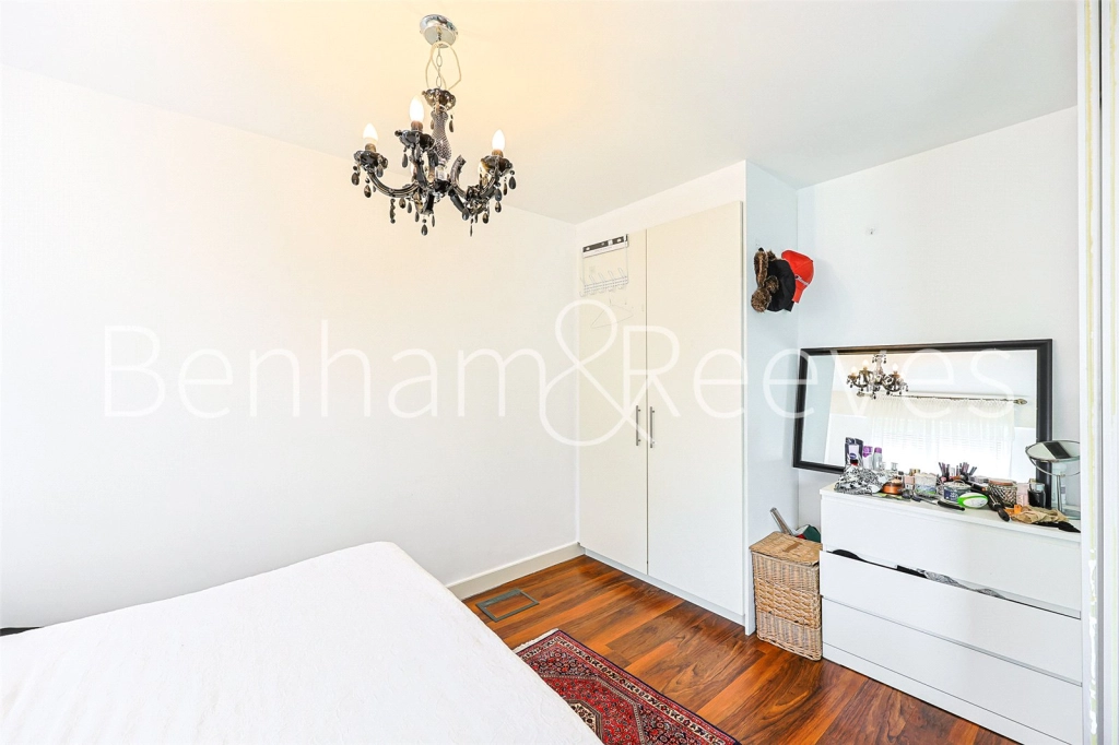 1 bedroom apartments/flats for sale in Heritage Avenue, Beaufort Park, Colindale - NW9 view 6