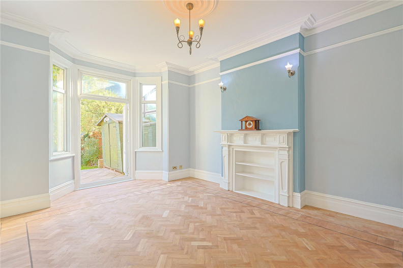 6 bedrooms houses for sale in Lynton Road, Acton - W3 view 6