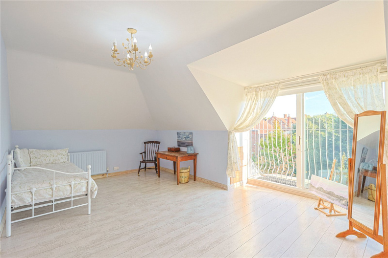 6 bedrooms houses for sale in Lynton Road, Acton - W3 view 8