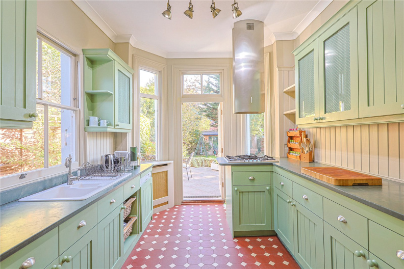 6 bedrooms houses for sale in Lynton Road, Acton - W3 view 5
