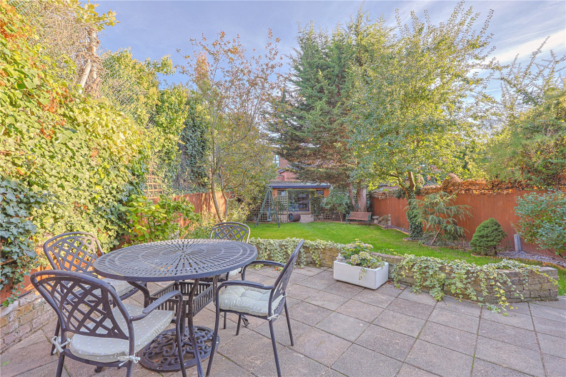 6 bedrooms houses for sale in Lynton Road, Acton - W3 view 15