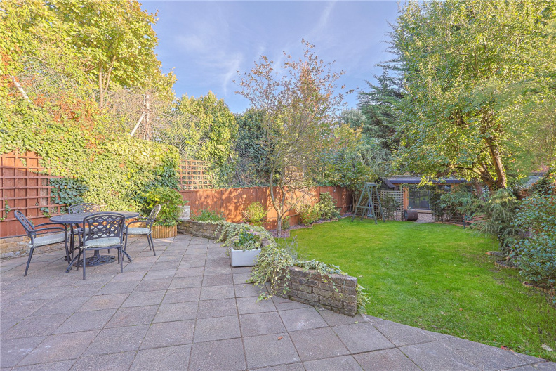6 bedrooms houses for sale in Lynton Road, Acton - W3 view 2