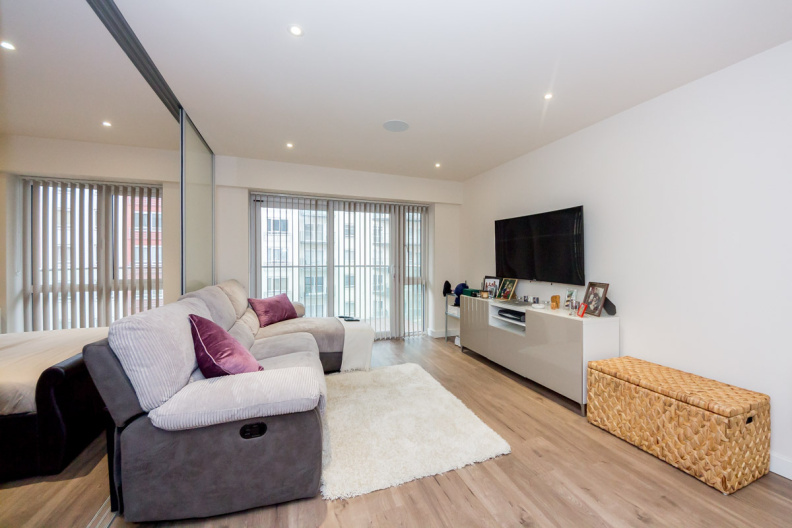 1 bedroom apartments/flats to sale in Boulevard Drive, Colindale-image 1