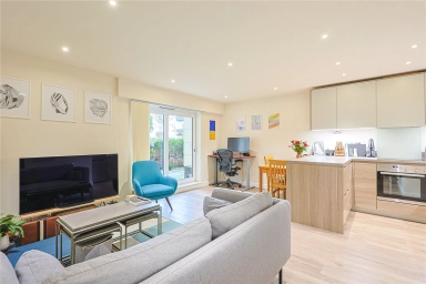 Beaufort Square, Colindale - NW9 view 6