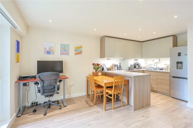 Beaufort Square, Colindale - NW9 view 8