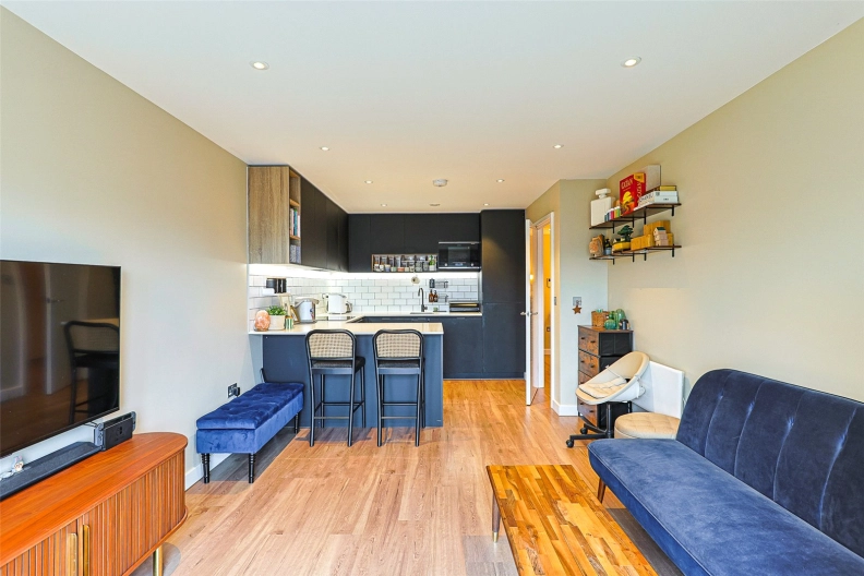 1 bedroom apartments/flats for sale in Beaufort Square, Beaufort Park, Colindale - NW9 view 4