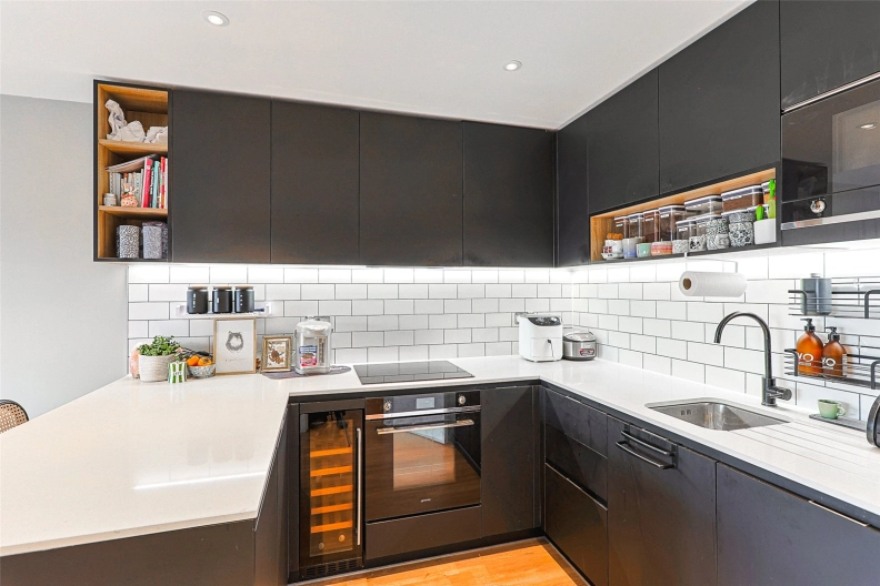 1 bedroom apartments/flats for sale in Beaufort Square, Beaufort Park, Colindale - NW9 view 7