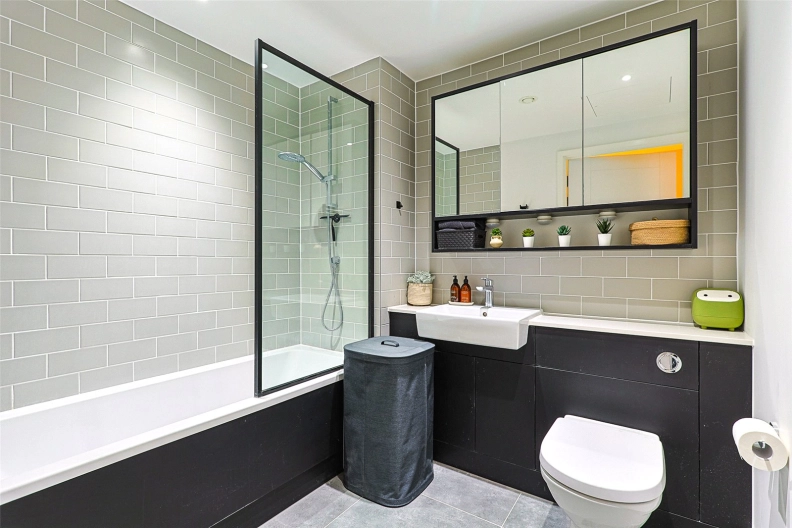 1 bedroom apartments/flats for sale in Beaufort Square, Beaufort Park, Colindale - NW9 view 8