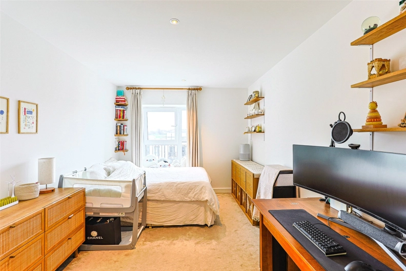 1 bedroom apartments/flats for sale in Beaufort Square, Beaufort Park, Colindale - NW9 view 5