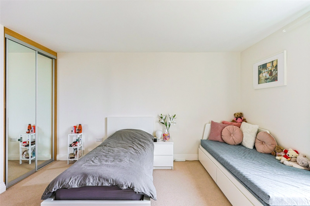 2 bedrooms apartments/flats for sale in Royal Engineers Way, Mill Hill - NW7 view 22