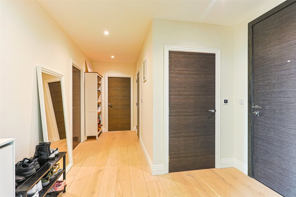 2 bedrooms apartments/flats for sale in Royal Engineers Way, Mill Hill - NW7 view 14