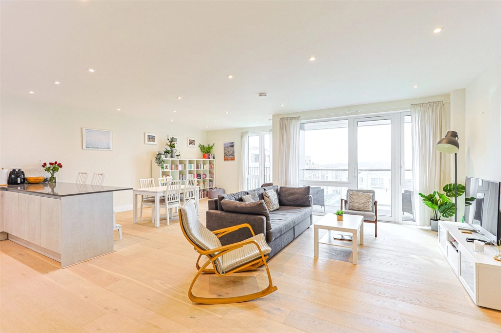 2 bedrooms apartments/flats for sale in Royal Engineers Way, Mill Hill - NW7 view 3