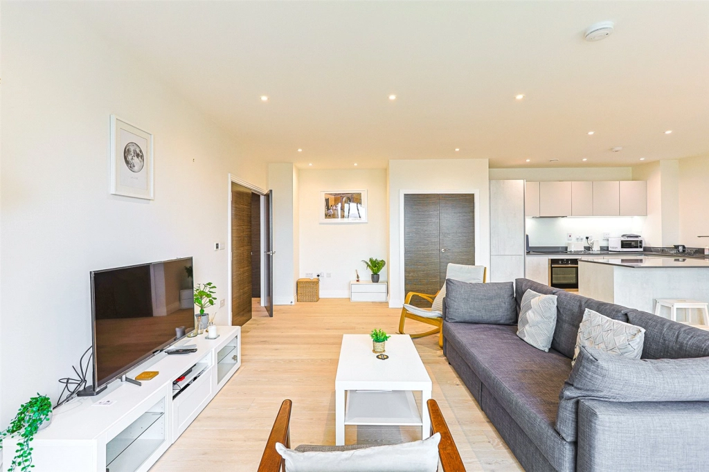 2 bedrooms apartments/flats for sale in Royal Engineers Way, Mill Hill - NW7 view 5