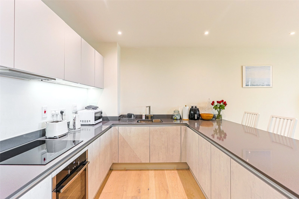 2 bedrooms apartments/flats for sale in Royal Engineers Way, Mill Hill - NW7 view 2