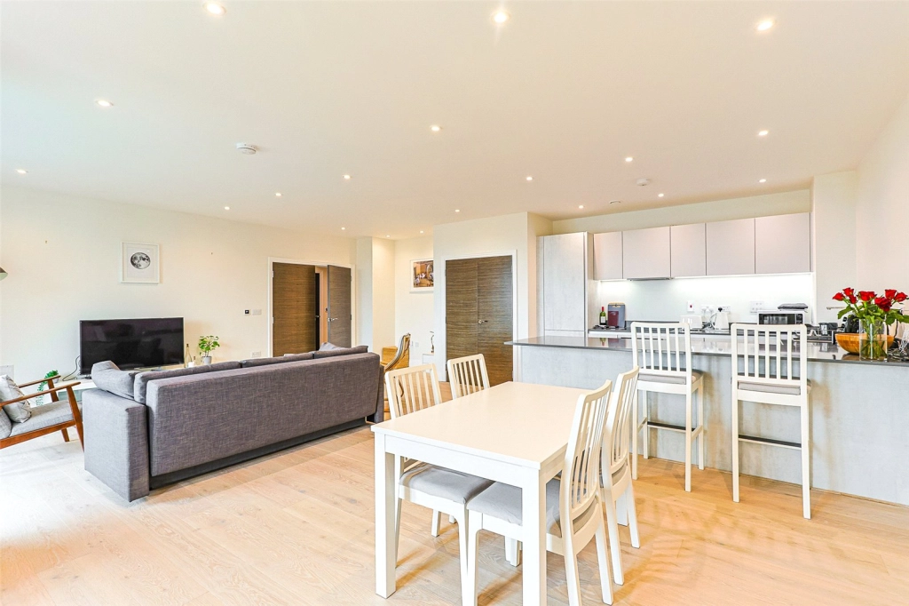 2 bedrooms apartments/flats for sale in Royal Engineers Way, Mill Hill - NW7 view 15