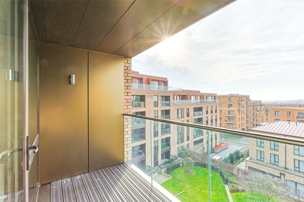 2 bedrooms apartments/flats for sale in Royal Engineers Way, Mill Hill - NW7 view 9