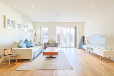 Beaufort Square, Beaufort Park, Colindale - NW9 view 2