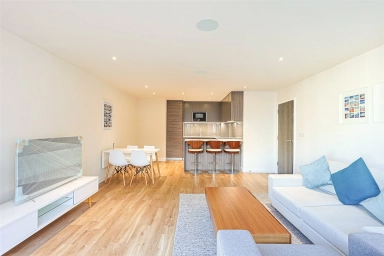 Beaufort Square, Beaufort Park, Colindale - NW9 view 3