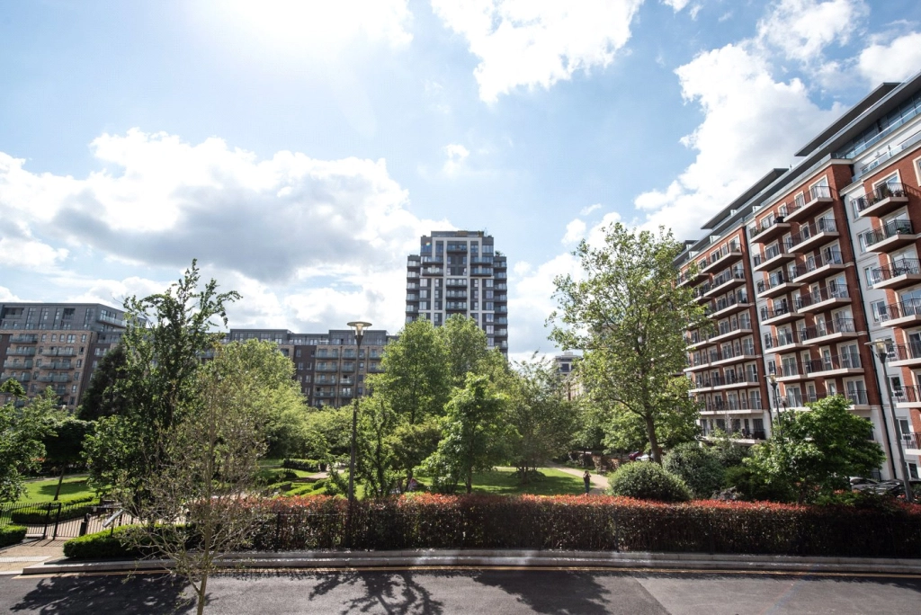 1 bedroom apartments/flats for sale in Beaufort Square, Beaufort Park, Colindale - NW9 view 3
