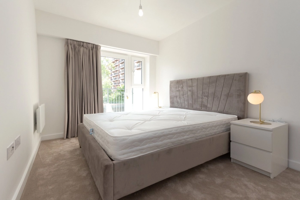 1 bedroom apartments/flats for sale in Beaufort Square, Beaufort Park, Colindale - NW9 view 5
