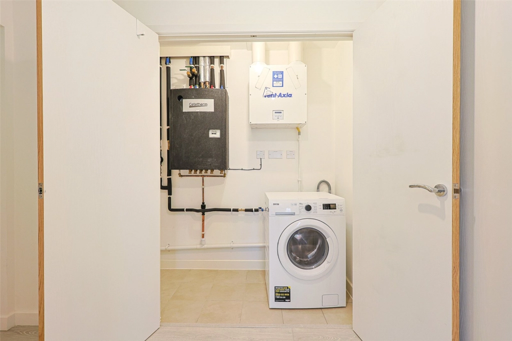 2 bedrooms apartments/flats for sale in East Acton Lane, Acton - W3 view 14