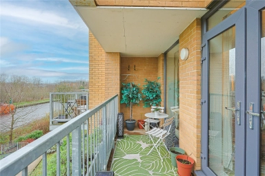 Tentelow Lane, Southall - UB2 view 9