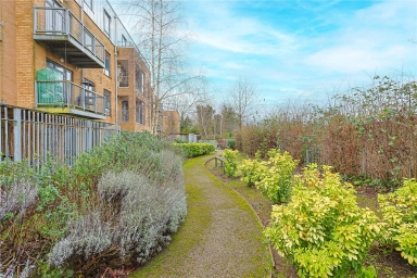 Tentelow Lane, Southall - UB2 view 14