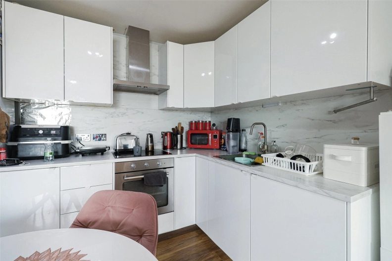 1 bedroom apartments/flats to sale in Boulevard Drive, Beaufort Park, Colindale-image 4