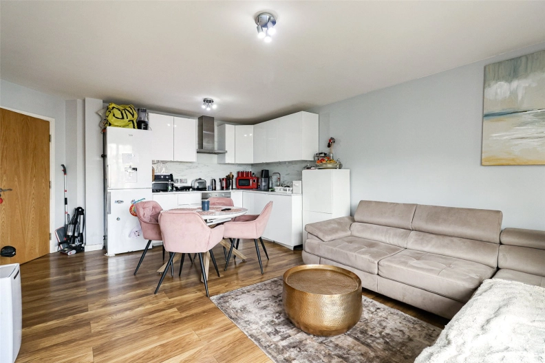 1 bedroom apartments/flats to sale in Boulevard Drive, Beaufort Park, Colindale-image 3