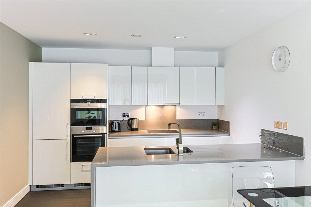 2 bedrooms apartments/flats for sale in Longfield Avenue, Ealing - W5 view 4