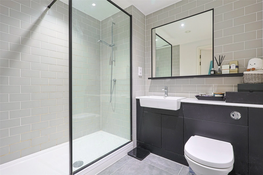 1 bedroom apartments/flats for sale in East Drive, Beaufort Park, Colindale - NW9 view 7