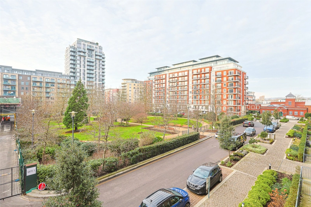 1 bedroom apartments/flats for sale in East Drive, Beaufort Park, Colindale - NW9 view 10